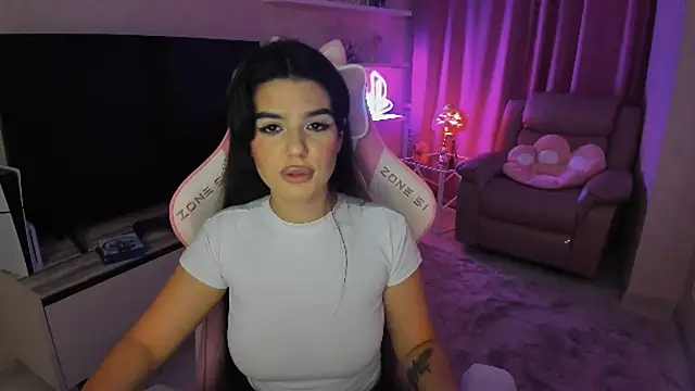 Snapshot of AlluringAriel chatting on 09.16.25 AlluringAriel online show from 09.16.25