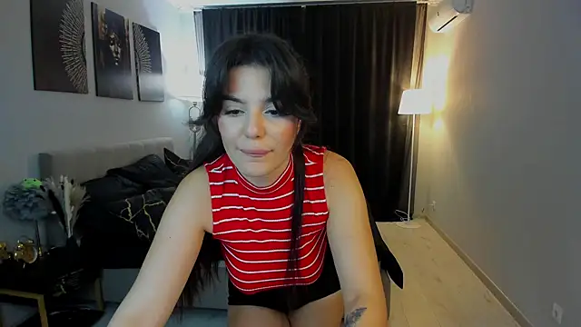 Snapshot of AlluringAriel chatting on 09.17.25 AlluringAriel online show from 09.17.25