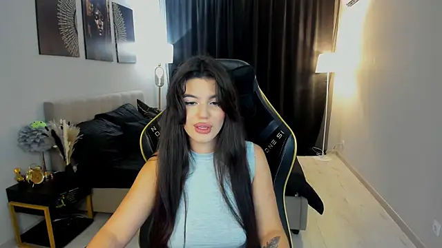 Snapshot of AlluringAriel chatting on 09.19.25 AlluringAriel online show from 09.19.25