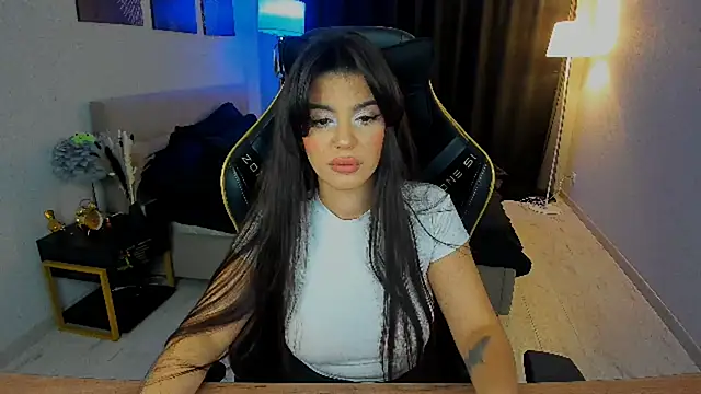 Snapshot of AlluringAriel chatting on 09.27.25 AlluringAriel online show from 09.27.25