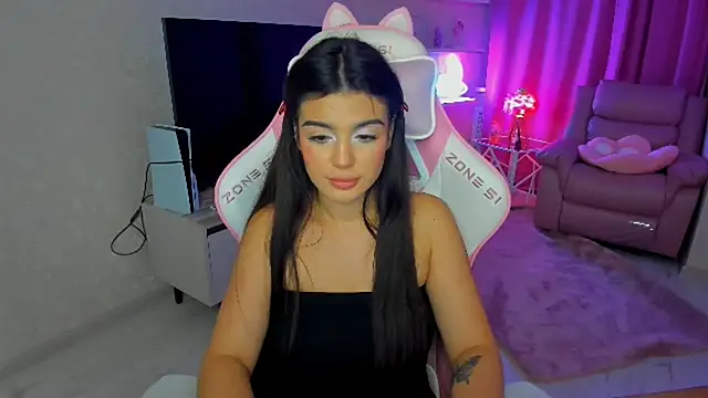 Snapshot of AlluringAriel chatting on 09.28.25 AlluringAriel online show from 09.28.25