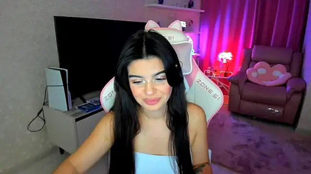 Snapshot of AlluringAriel chatting on 10.05.25 AlluringAriel online show from 10.05.25