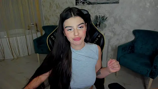 Snapshot of AlluringAriel chatting on 10.06.25 AlluringAriel online show from 10.06.25