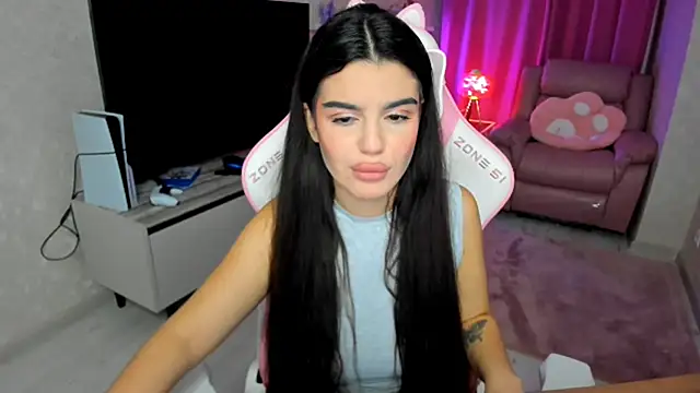 Snapshot of AlluringAriel chatting on 10.12.25 AlluringAriel online show from 10.12.25