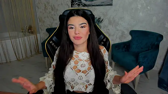 Snapshot of AlluringAriel chatting on 10.13.25 AlluringAriel online show from 10.13.25