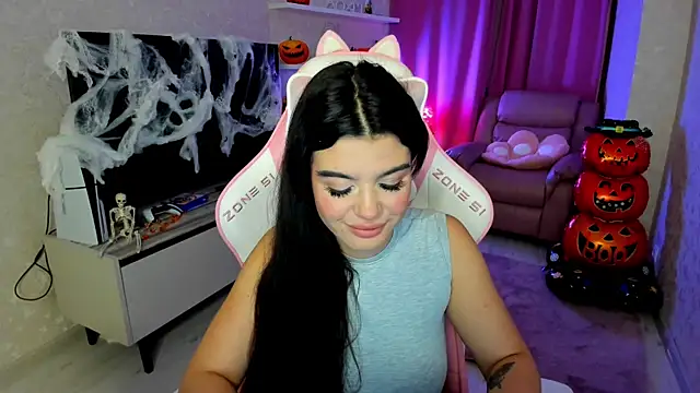 Snapshot of AlluringAriel chatting on 10.24.25 AlluringAriel online show from 10.24.25