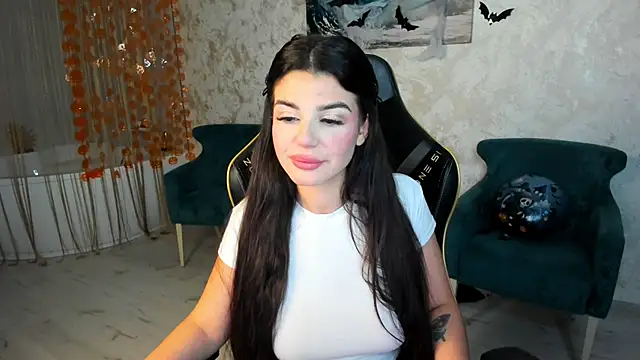 Snapshot of AlluringAriel chatting on 10.26.25 AlluringAriel online show from 10.26.25