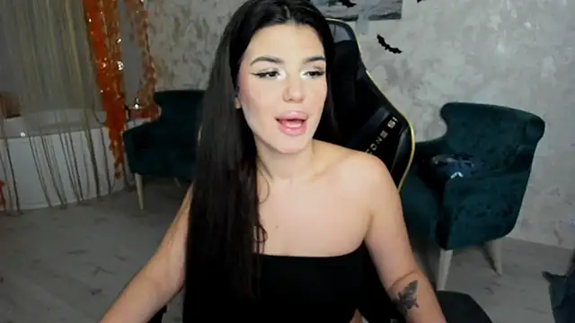 Snapshot of AlluringAriel chatting on 11.03.25 AlluringAriel online show from 11.03.25