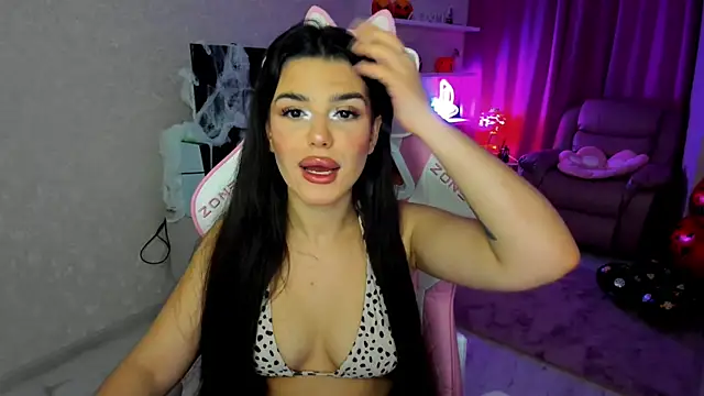 Snapshot of AlluringAriel chatting on 11.04.25 AlluringAriel online show from 11.04.25