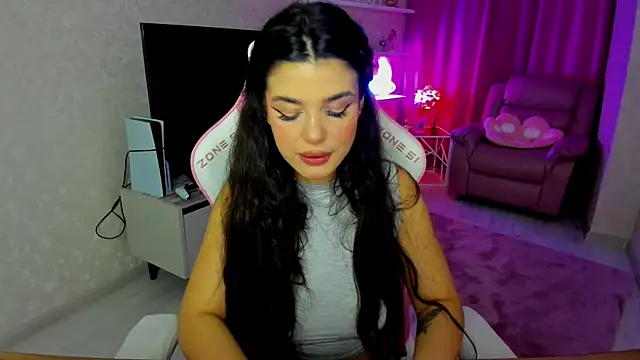 Snapshot of AlluringAriel chatting on 11.10.25 AlluringAriel online show from 11.10.25