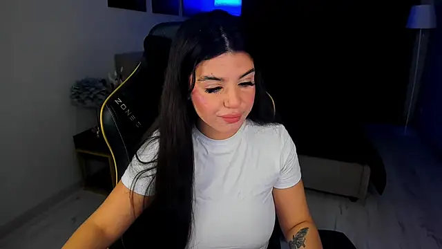 Snapshot of AlluringAriel chatting on 11.24.25 AlluringAriel online show from 11.24.25