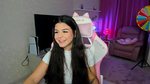 Snapshot of AlluringAriel chatting on 12.05.25 AlluringAriel online show from 12.05.25