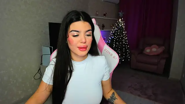 Snapshot of AlluringAriel chatting on 12.16.25 AlluringAriel online show from 12.16.25