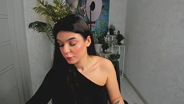 Snapshot of AlluringAriel chatting on 12.18.25 AlluringAriel online show from 12.18.25