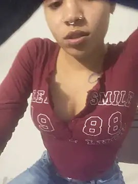 Snapshot of 1prettygem chatting on 12.16.24 1prettygem online show from 12.16.24