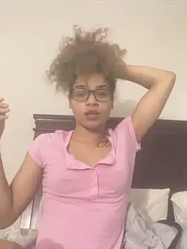 Snapshot of 1prettygem chatting on 12.17.24 1prettygem online show from 12.17.24