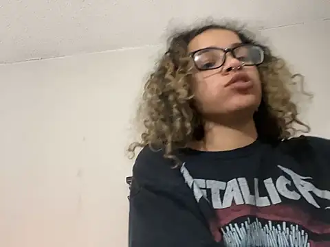 Snapshot of 1prettygem chatting on 12.29.24 1prettygem online show from 12.29.24