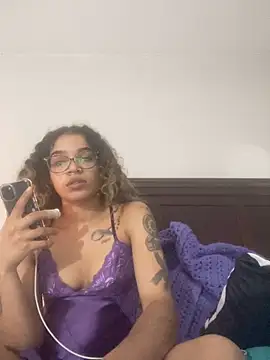 Snapshot of 1prettygem chatting on 01.10.25 1prettygem online show from 01.10.25