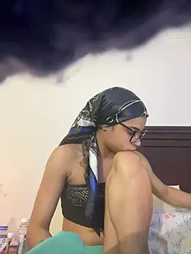 Snapshot of 1prettygem chatting on 01.14.25 1prettygem online show from 01.14.25