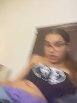 Snapshot of 1prettygem chatting on 02.05.25 1prettygem online show from 02.05.25