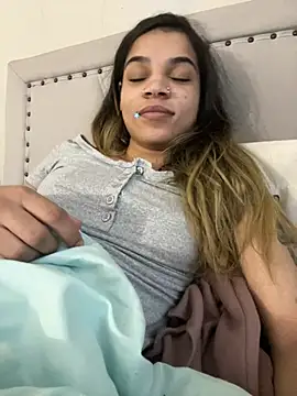 Snapshot of 1prettygem chatting on 03.07.25 1prettygem online show from 03.07.25