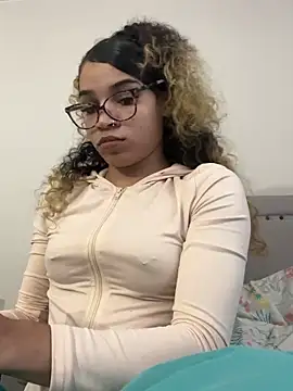 Snapshot of 1prettygem chatting on 03.19.25 1prettygem online show from 03.19.25