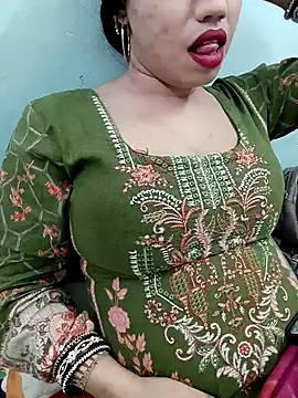 Snapshot of Haniya-143 chatting on 12.19.25 Haniya-143 online show from 12.19.25