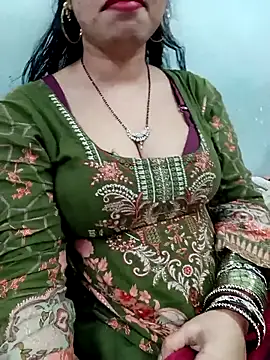 Snapshot of Haniya-143 chatting on 12.20.25 Haniya-143 online show from 12.20.25