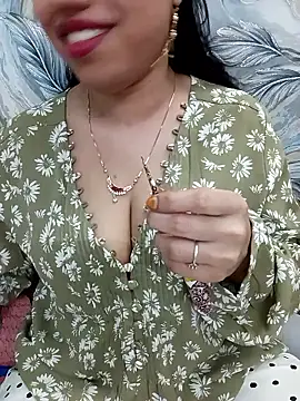 Snapshot of Haniya-143 chatting on 02.17.26 Haniya-143 online show from 02.17.26