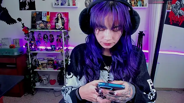 Snapshot of _sakae_ chatting on 11.19.25 sakae online show from 11.19.25