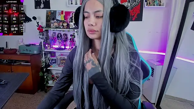 Snapshot of _sakae_ chatting on 12.01.25 sakae online show from 12.01.25