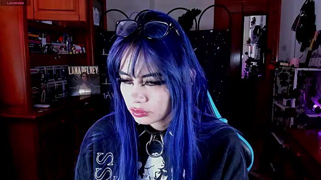 Snapshot of _sakae_ chatting on 12.18.25 sakae online show from 12.18.25