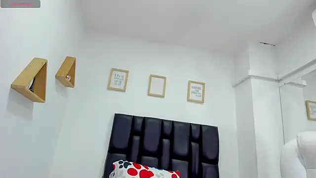 Snapshot of miaa-sofiaa chatting on 01.16.25 miaa-sofiaa online show from 01.16.25