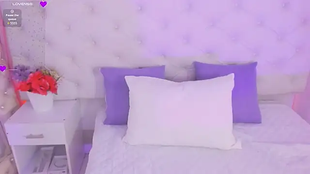 anchela-garcia1 online show from 11.18.25