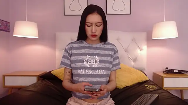 sara17  online show from 09.29.25