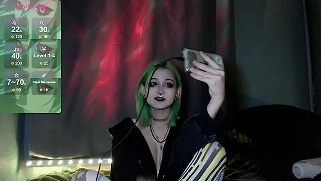 Snapshot of Milten-Trish chatting on 11.03.25 Milten-Trish online show from 11.03.25