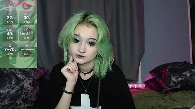 Snapshot of Milten-Trish chatting on 11.11.25 Milten-Trish online show from 11.11.25