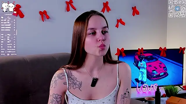 Snapshot of FalineDowlen chatting on 02.19.26 FalineDowlen online show from 02.19.26