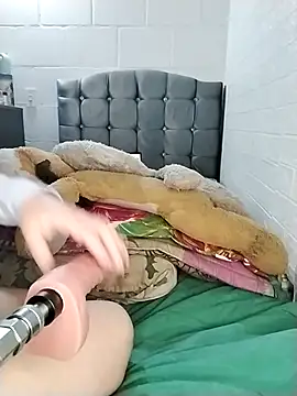 Snapshot of Yaz_Moon chatting on 10.31.25 Yaz Moon online show from 10.31.25