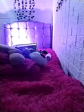 Snapshot of Yaz_Moon chatting on 12.03.25 Yaz Moon online show from 12.03.25