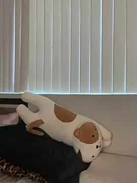 Snapshot of Charismasweets chatting on 03.08.25 Charismasweets online show from 03.08.25