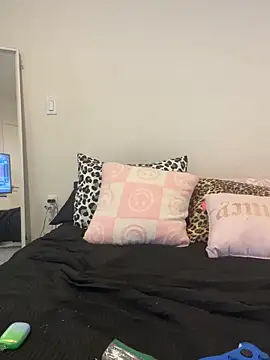 Snapshot of Charismasweets chatting on 10.03.25 Charismasweets online show from 10.03.25