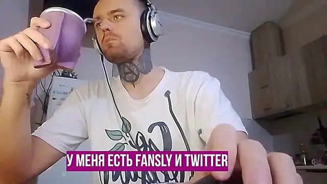 Snapshot of HappyZebra13 chatting on 01.05.25 HappyZebra13 online show from 01.05.25