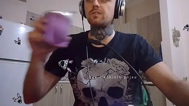 Snapshot of HappyZebra13 chatting on 01.21.25 HappyZebra13 online show from 01.21.25