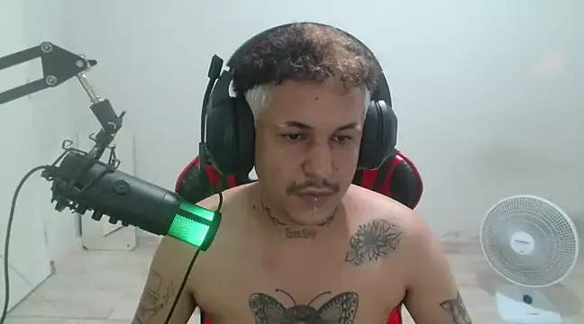 Snapshot of guivanetti chatting on 01.22.25 guivanetti online show from 01.22.25