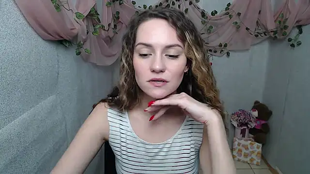 Snapshot of Lina_Star_S chatting on 12.26.24 Lina Star S online show from 12.26.24