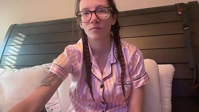 Snapshot of yourstrulylivy69 chatting on 02.20.25 yourstrulylivy69 online show from 02.20.25