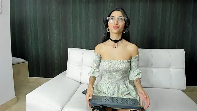 Milaspetite online show from 01.20.25