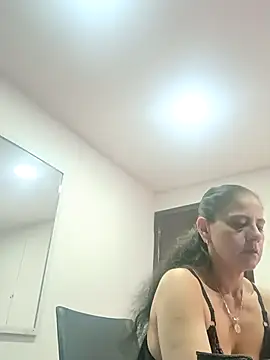 Snapshot of sasi_luna chatting on 10.27.25 sasi luna online show from 10.27.25