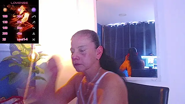 Snapshot of sasi_luna chatting on 11.11.25 sasi luna online show from 11.11.25